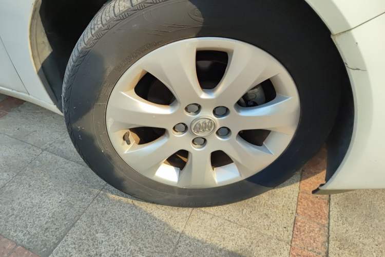 Used Buick Regal 2015 2.0L Leading Fashion Edition Right Front Wheel Hub