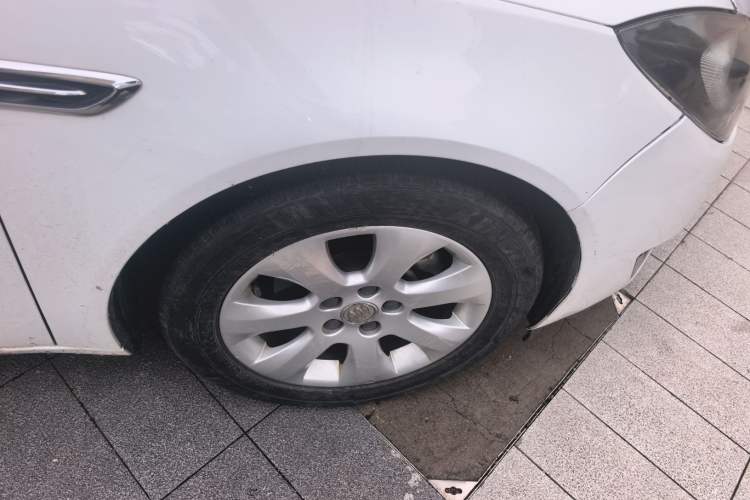 Used Buick Regal 2015 2.0L Elite Fashion Edition Right Front Wheel Hub