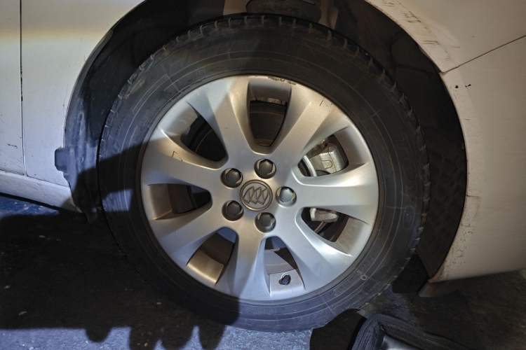 Used Buick Regal 2015 1.6T Elite Tech Model Right Front Wheel Hub