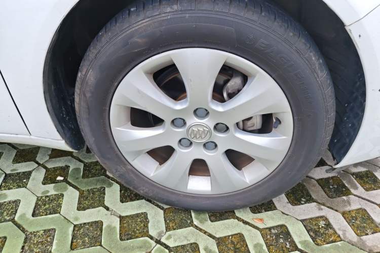 Used Buick Regal 2015 2.0L Leading Fashion Edition Right Front Wheel Hub
