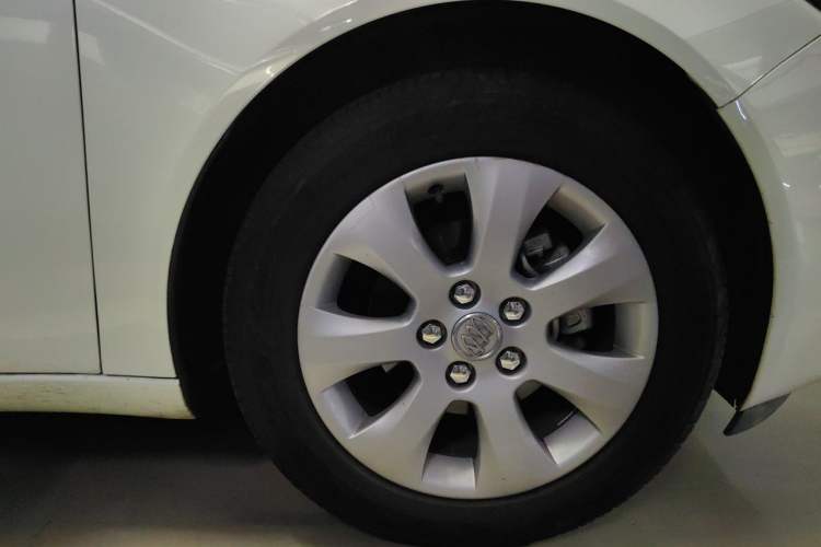 Used Buick Regal 2015 2.0L Leading Fashion Edition Right Front Wheel Hub