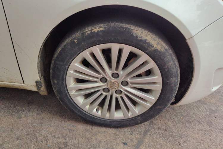 Used Buick Regal 2015 GS 2.0T Grand Sport Edition Right Front Wheel Hub