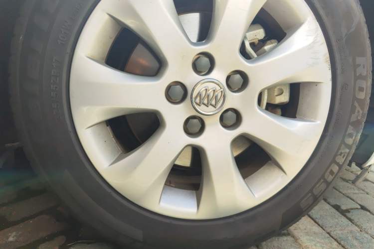 Used Buick Regal 2015 1.6T Leading Technology Model Right Front Wheel Hub