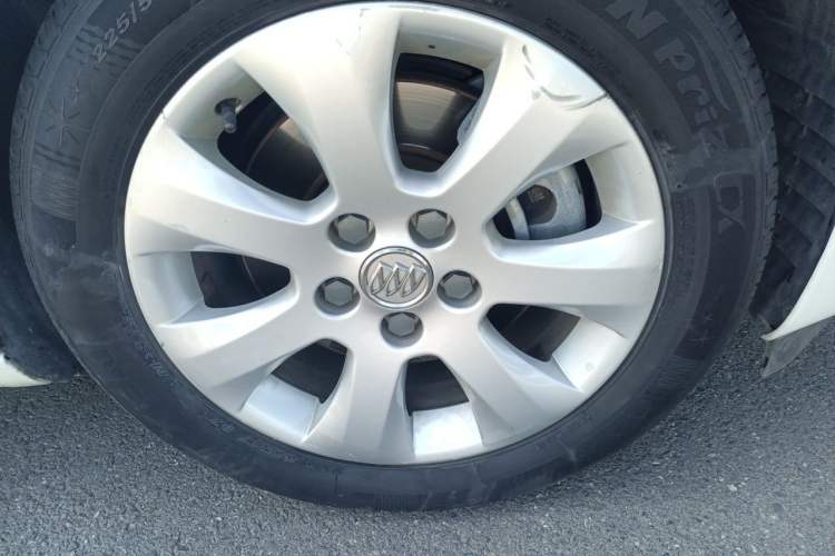 Used Buick Regal 2015 1.6T Elite Tech Model Right Front Wheel Hub