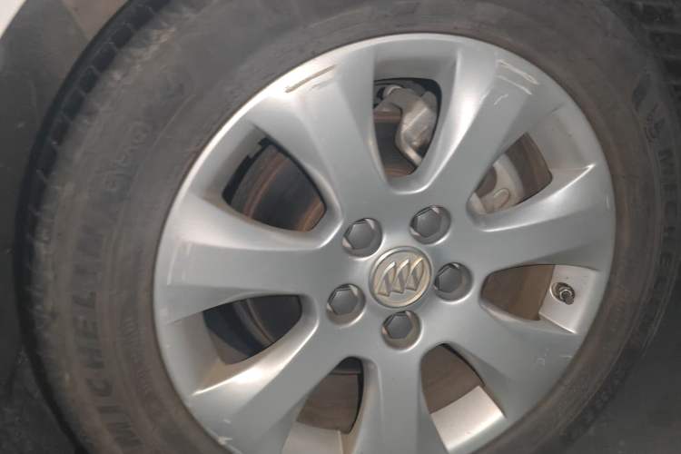 Used Buick Regal 2015 2.0L Leading Fashion Edition Right Front Wheel Hub