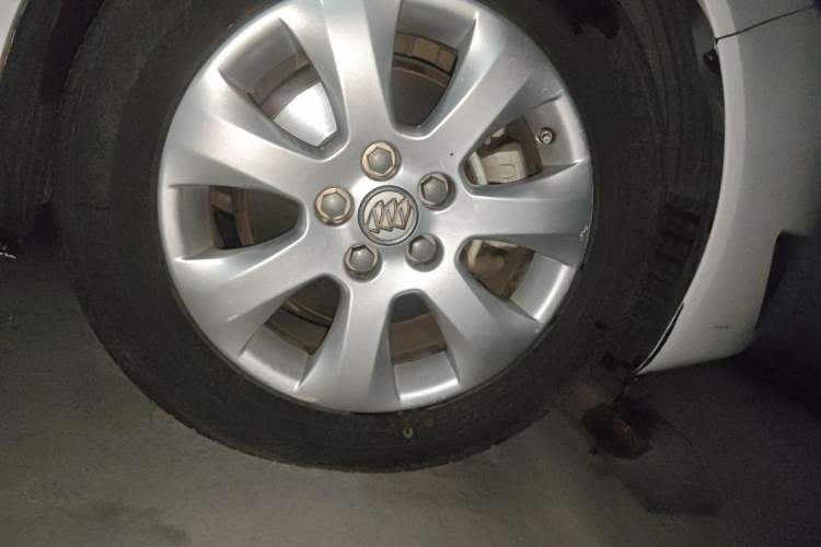 Used Buick Regal 2015 1.6T Leading Technology Model Right Front Wheel Hub