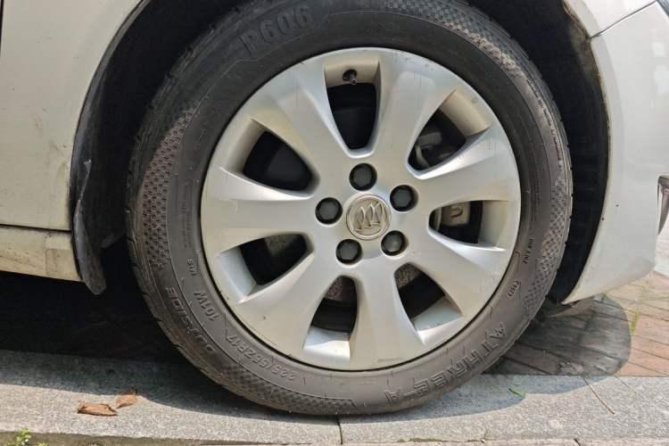 Used Buick Regal 2015 1.6T Leading Technology Model Right Front Wheel Hub