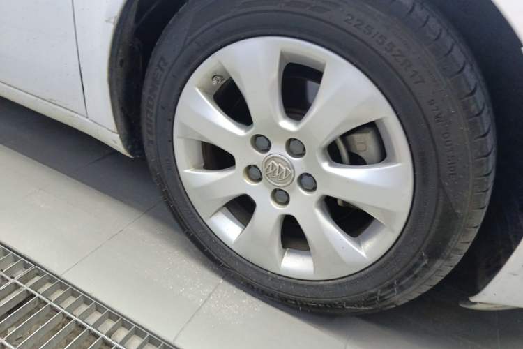 Used Buick Regal 2015 1.6T Leading Technology Model Right Front Wheel Hub