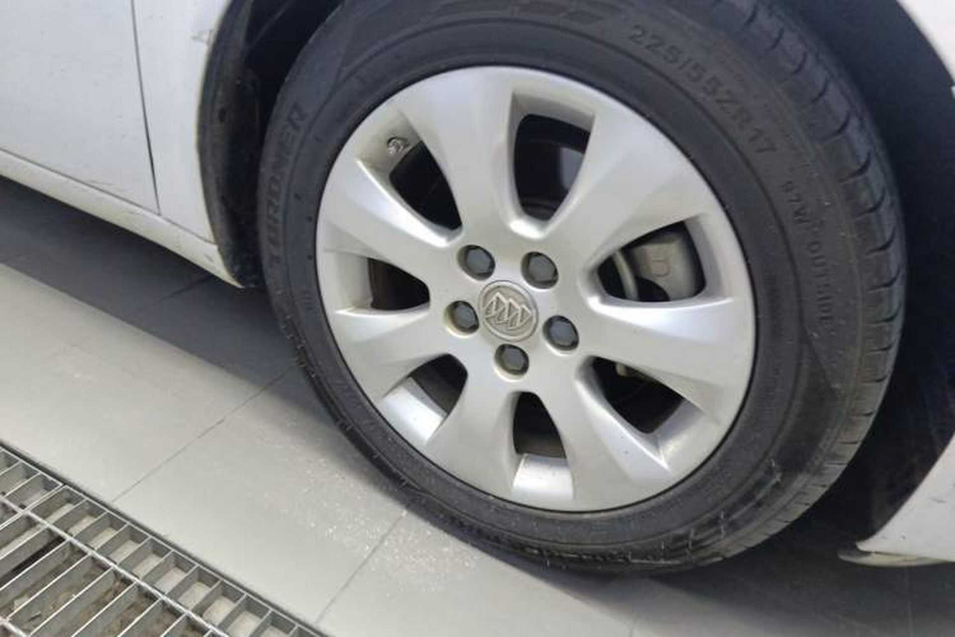 Used Buick Regal 2015 1.6T Leading Technology Model Right Front Wheel Hub