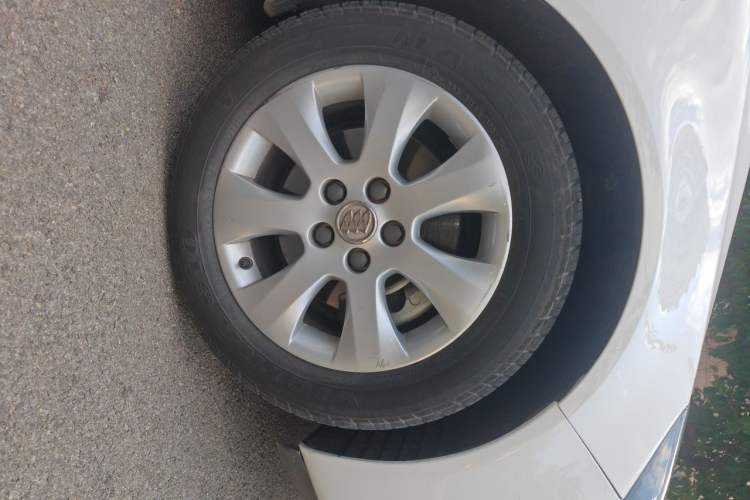 Used Buick Regal 2015 1.6T Leading Technology Model Right Front Wheel Hub