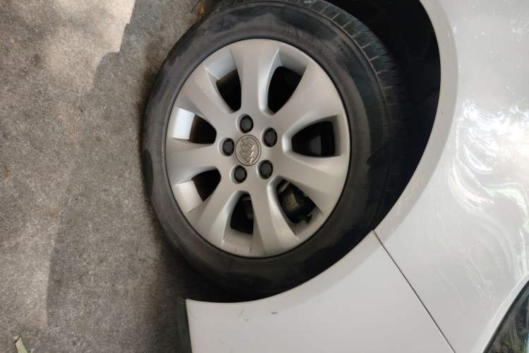 Used Buick Regal 2015 2.0L Leading Fashion Edition Right Front Wheel Hub