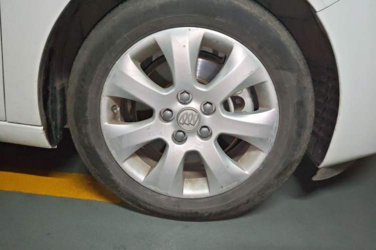Used Buick Regal 2015 1.6T Elite Tech Model Right Front Wheel Hub
