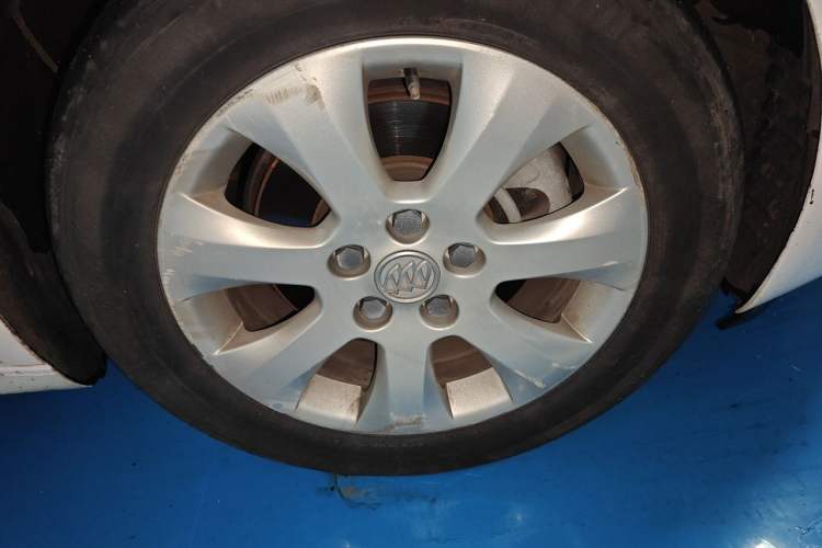 Used Buick Regal 2015 1.6T Elite Tech Model Right Front Wheel Hub