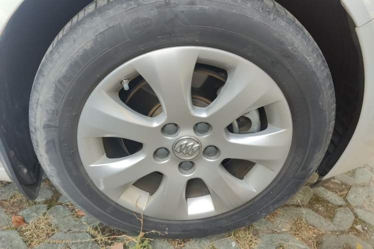 Used Buick Regal 2015 1.6T Elite Tech Model Right Front Wheel Hub