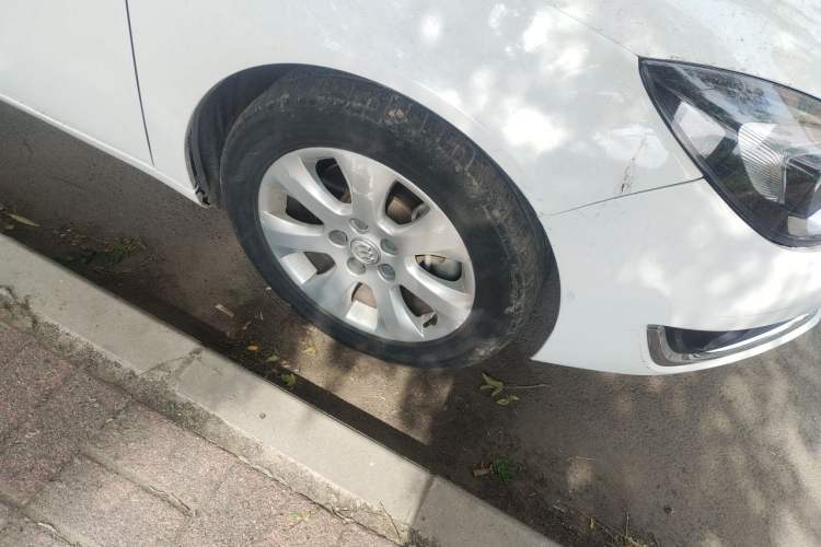 Used Buick Regal 2015 1.6T Elite Tech Model Right Front Wheel Hub