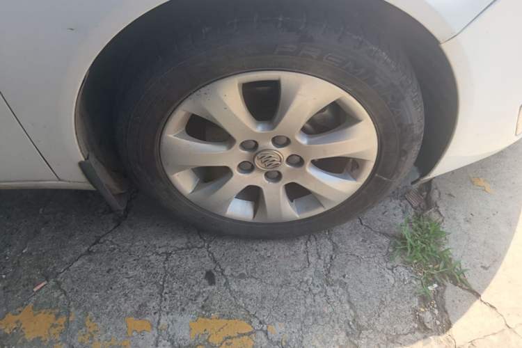Used Buick Regal 2015 2.0L Leading Fashion Edition Right Front Wheel Hub