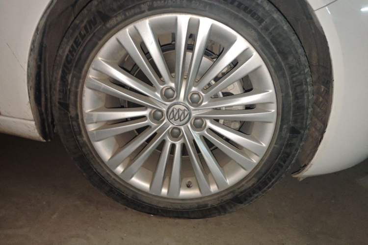 Used Buick Regal 2015 GS 2.0T Grand Sport Edition Right Front Wheel Hub