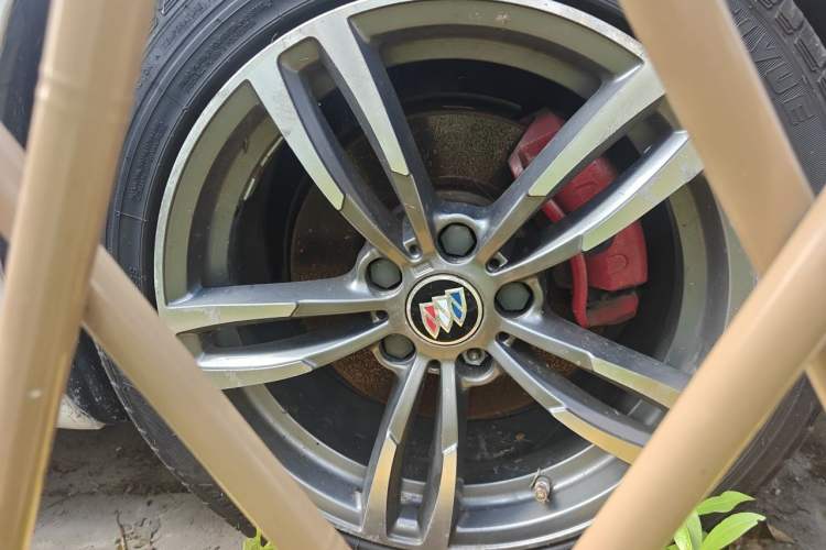 Used Buick Regal 2015 1.6T Leading Technology Model Right Front Wheel Hub