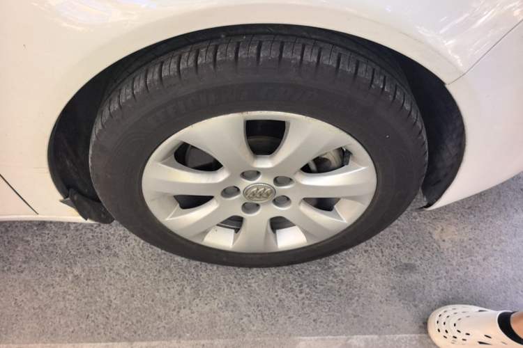 Used Buick Regal 2015 1.6T Leading Technology Model Right Front Wheel Hub