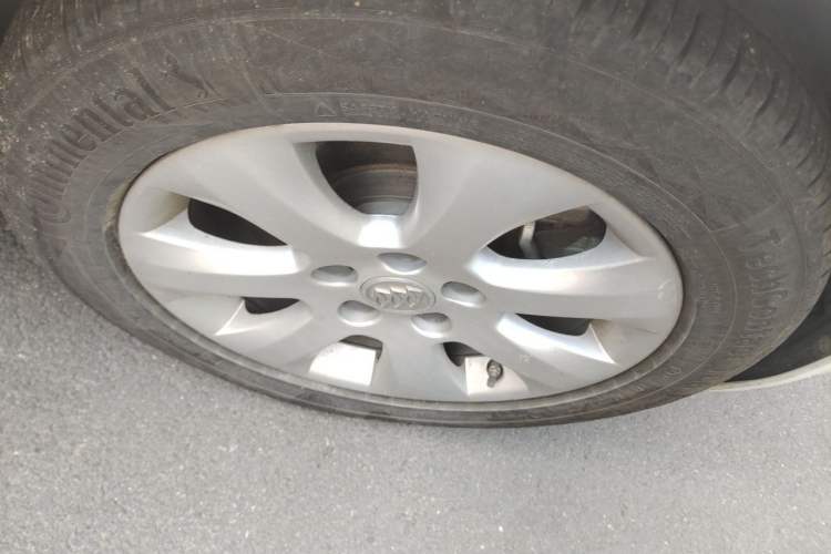 Used Buick Regal 2015 1.6T Elite Tech Model Right Front Wheel Hub