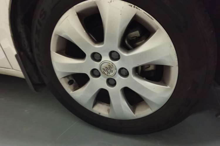 Used Buick Regal 2015 2.0L Leading Fashion Edition Right Front Wheel Hub