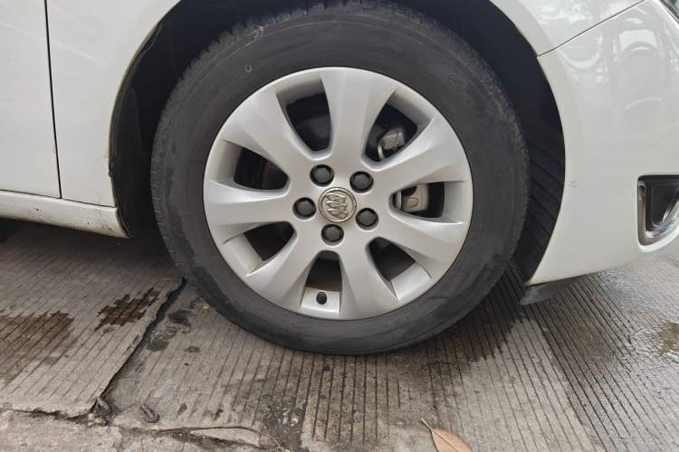 Used Buick Regal 2015 2.0L Leading Fashion Edition Right Front Wheel Hub