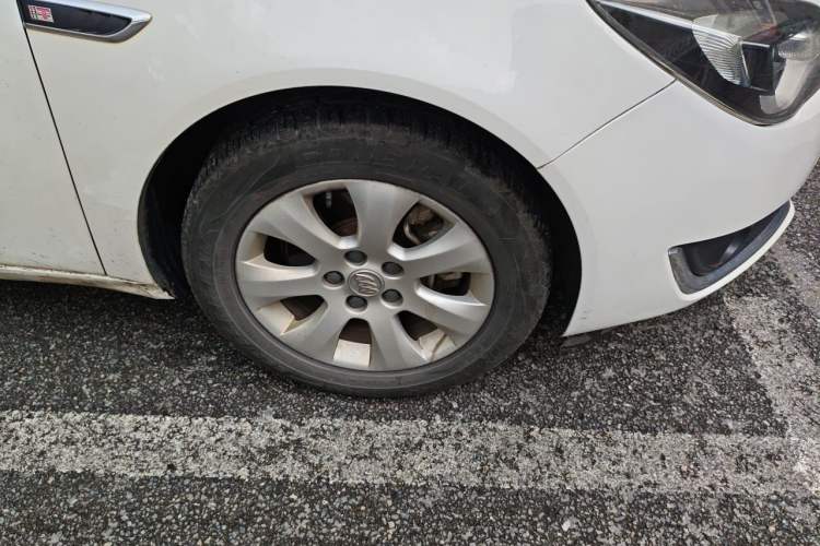 Used Buick Regal 2015 1.6T Elite Tech Model Right Front Wheel Hub
