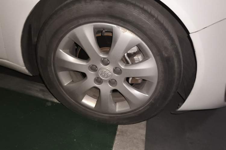 Used Buick Regal 2015 1.6T Leading Technology Model Right Front Wheel Hub