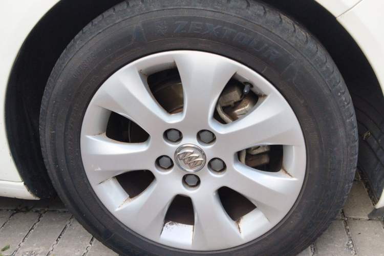 Used Buick Regal 2015 2.0L Elite Fashion Edition Right Front Wheel Hub