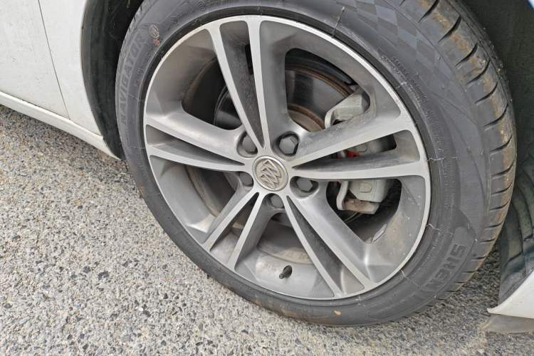 Used Buick Regal 2015 1.6T Elite Tech Model Right Front Wheel Hub