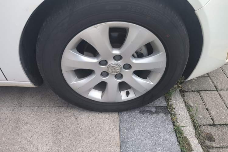 Used Buick Regal 2015 2.0L Elite Fashion Edition Right Front Wheel Hub