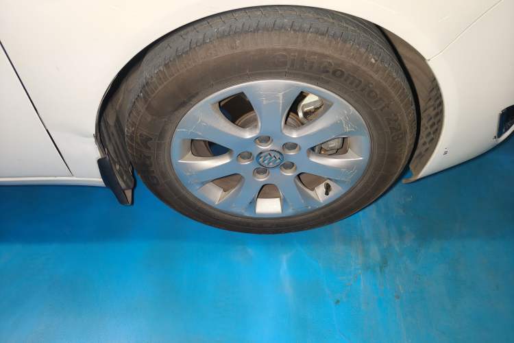 Used Buick Regal 2015 1.6T Leading Technology Model Right Front Wheel Hub