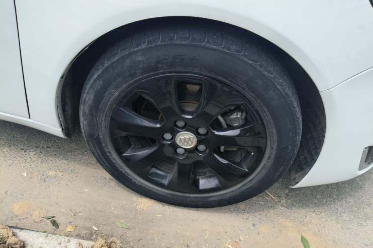 Used Buick Regal 2015 1.6T Leading Technology Model Right Front Wheel Hub