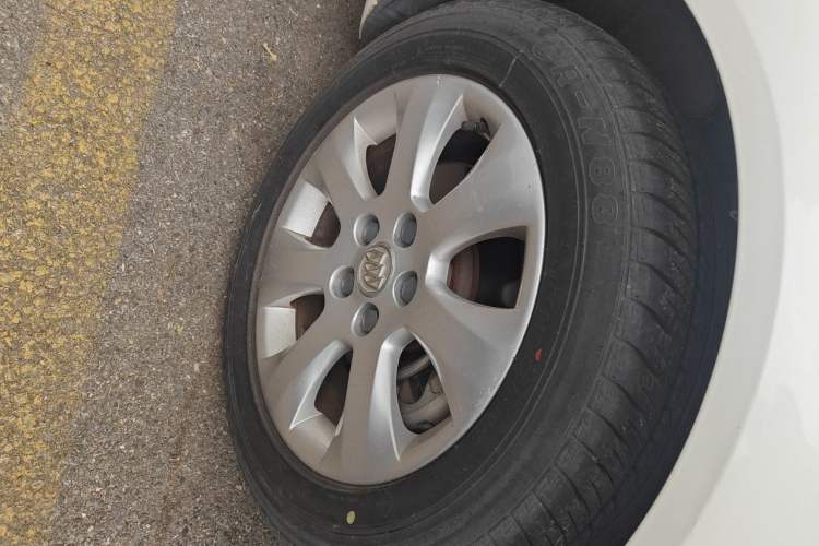 Used Buick Regal 2015 1.6T Elite Tech Model Right Front Wheel Hub