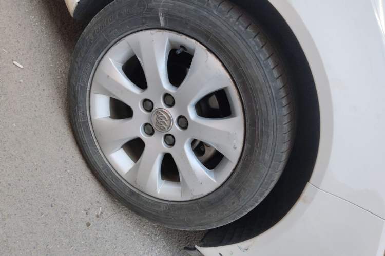 Used Buick Regal 2015 2.0L Elite Fashion Edition Right Front Wheel Hub