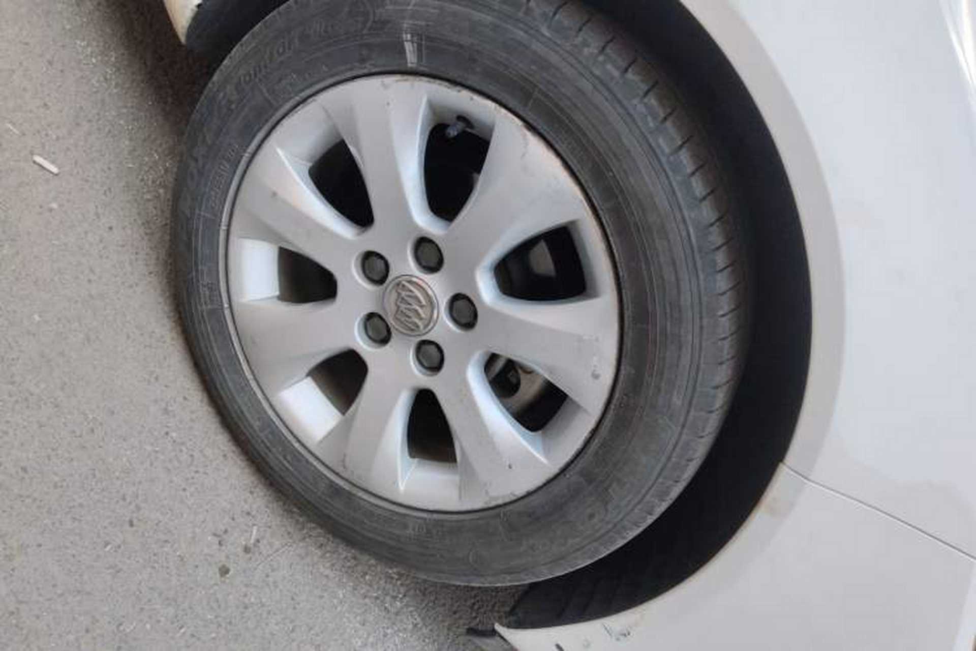 Used Buick Regal 2015 2.0L Elite Fashion Edition Right Front Wheel Hub
