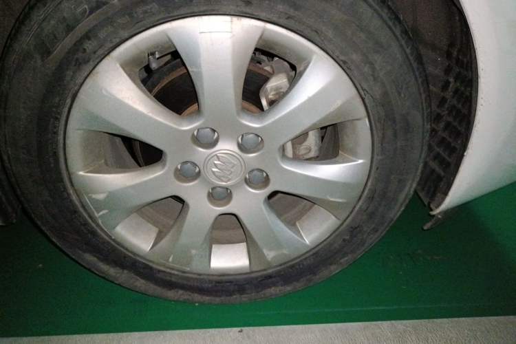 Used Buick Regal 2015 2.0L Leading Fashion Edition Right Front Wheel Hub