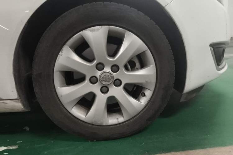 Used Buick Regal 2015 1.6T Elite Tech Model Right Front Wheel Hub