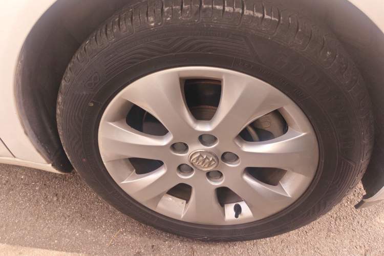Used Buick Regal 2015 1.6T Elite Tech Model Right Front Wheel Hub