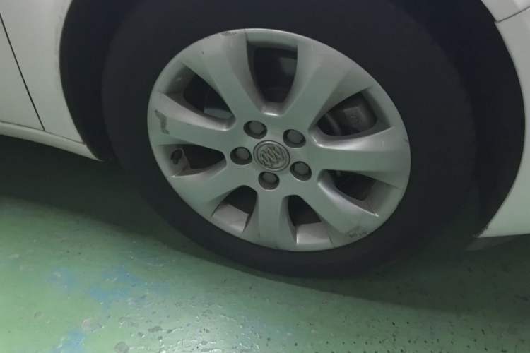 Used Buick Regal 2015 1.6T Leading Technology Model Right Front Wheel Hub