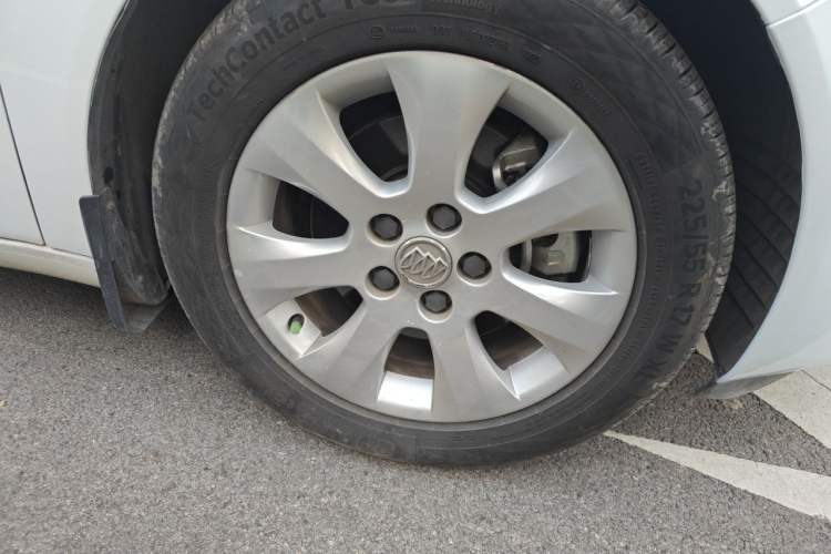 Used Buick Regal 2015 1.6T Elite Tech Model Right Front Wheel Hub