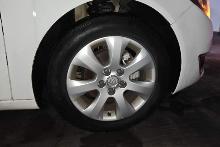 Used Buick Regal 2015 2.0L Leading Fashion Edition Right Front Wheel Hub
