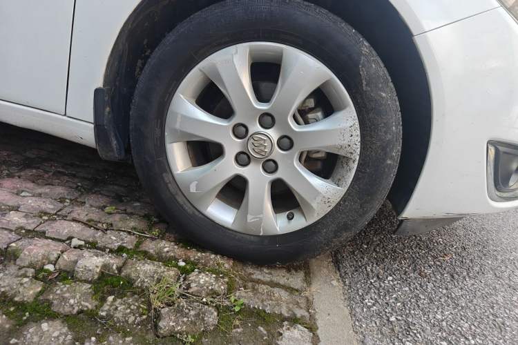 Used Buick Regal 2015 2.0L Leading Fashion Edition Right Front Wheel Hub