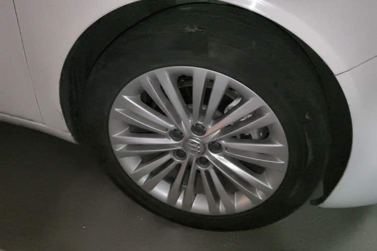 Used Buick Regal 2015 GS 2.0T Grand Sport Edition Right Front Wheel Hub
