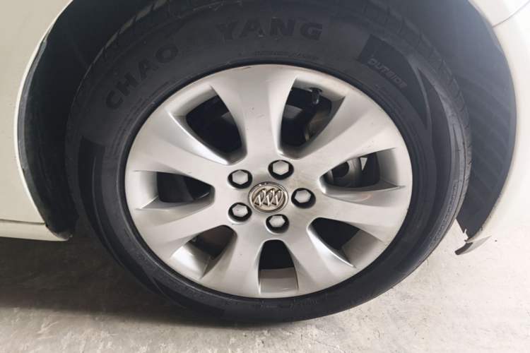 Used Buick Regal 2015 2.0L Elite Fashion Edition Right Front Wheel Hub