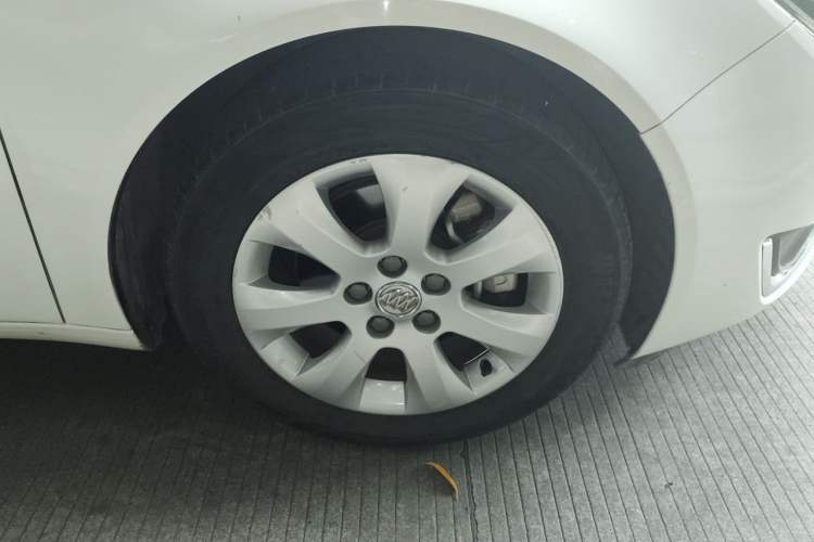 Used Buick Regal 2015 1.6T Leading Technology Model Right Front Wheel Hub