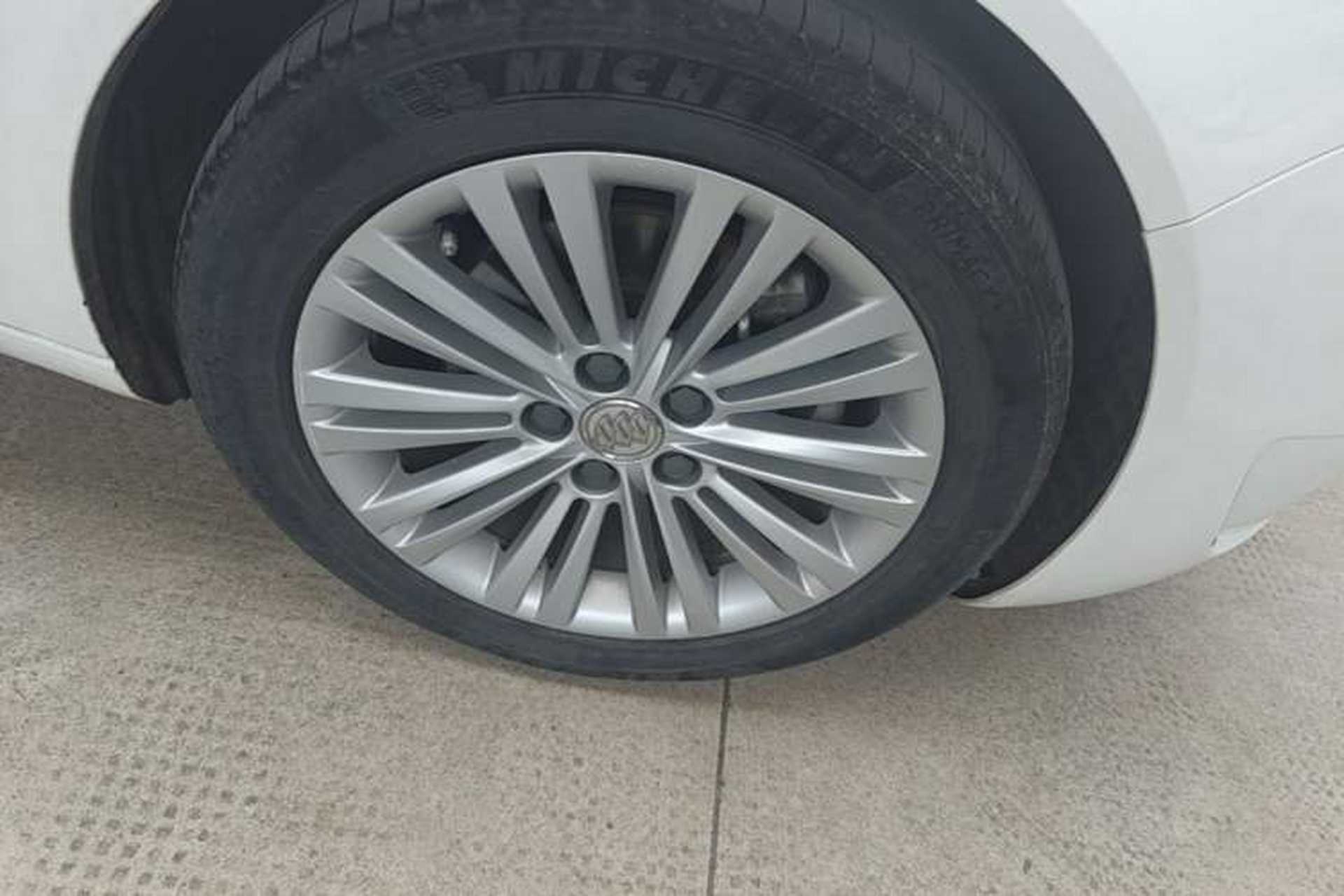 Used Buick Regal 2015 GS 2.0T Grand Sport Edition Right Front Wheel Hub