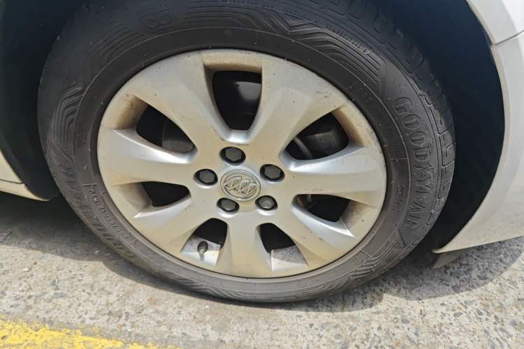 Used Buick Regal 2015 1.6T Elite Tech Model Right Front Wheel Hub