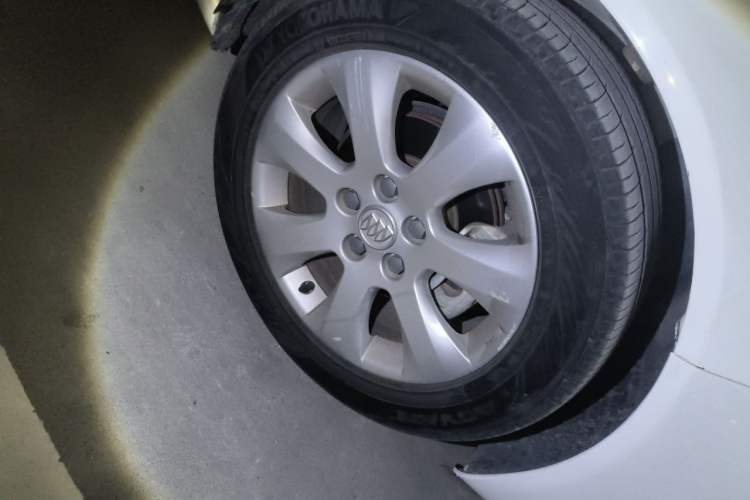 Used Buick Regal 2015 2.0L Leading Fashion Edition Right Front Wheel Hub