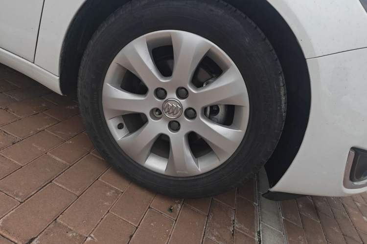 Used Buick Regal 2015 2.0L Leading Fashion Edition Right Front Wheel Hub